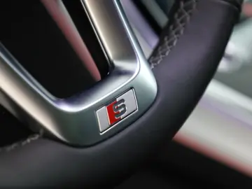 AUDI Q8 50 TDI FL S line