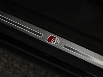 AUDI Q8 50 TDI FL S line