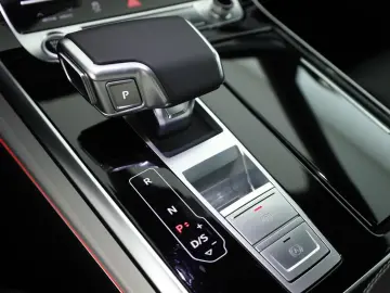 AUDI Q8 50 TDI FL S line