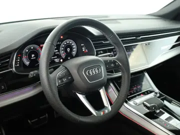 AUDI Q8 50 TDI FL S line