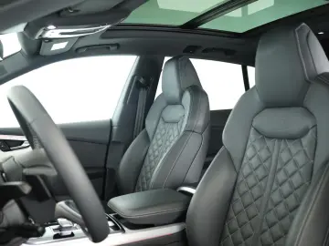 AUDI Q8 50 TDI FL S line