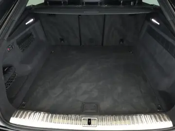 AUDI Q8 50 TDI FL S line