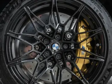 BMW M4 Competition xDrive INDIVIDUAL DRIVERS KERAMIK