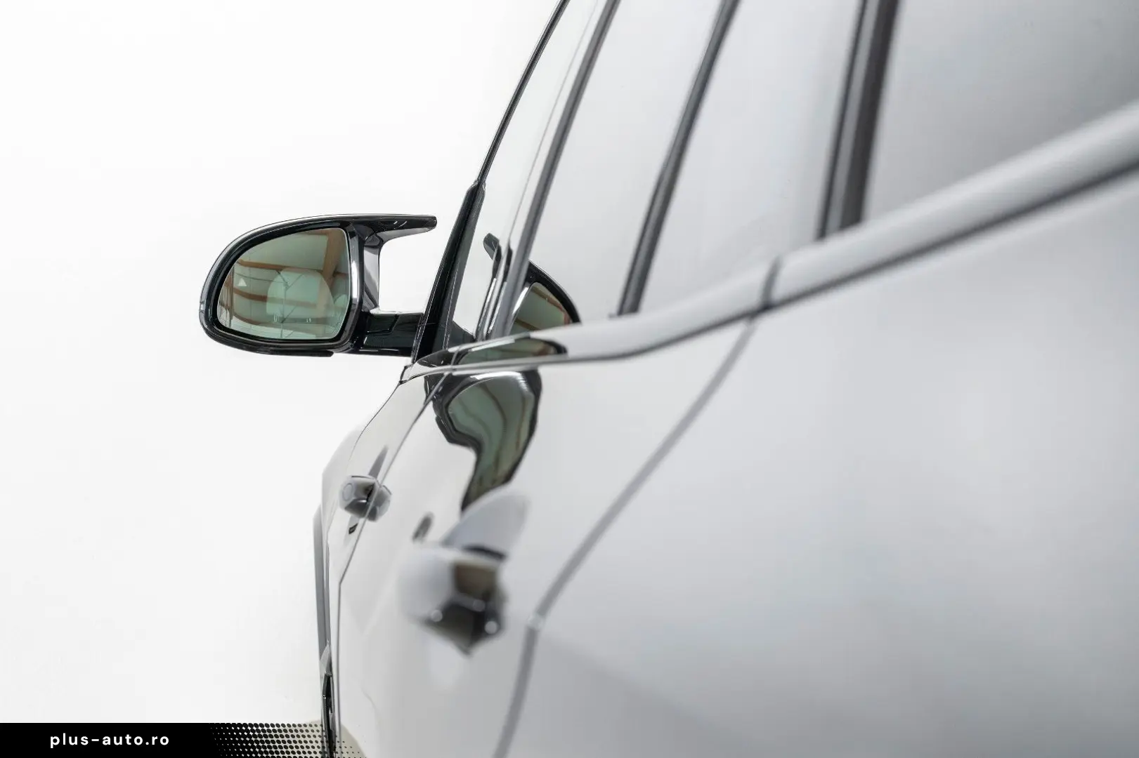 BMW X5 M60i PROFESSIONAL CARBON GLAS SKY MERINO B&W