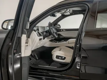 BMW X5 M60i PROFESSIONAL CARBON GLAS SKY MERINO B&W