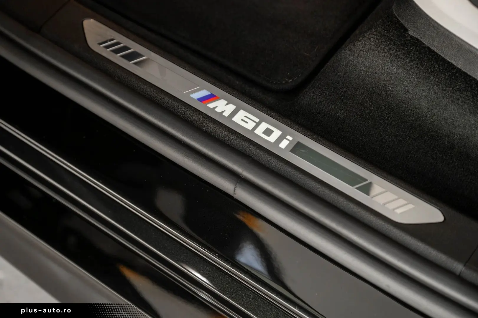 BMW X5 M60i PROFESSIONAL CARBON GLAS SKY MERINO B&W