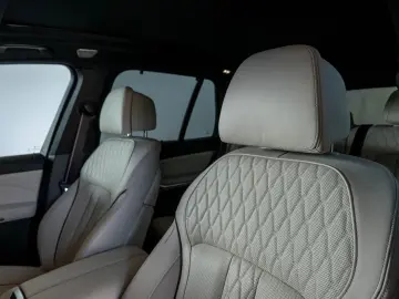 BMW X5 M60i PROFESSIONAL CARBON GLAS SKY MERINO B&W