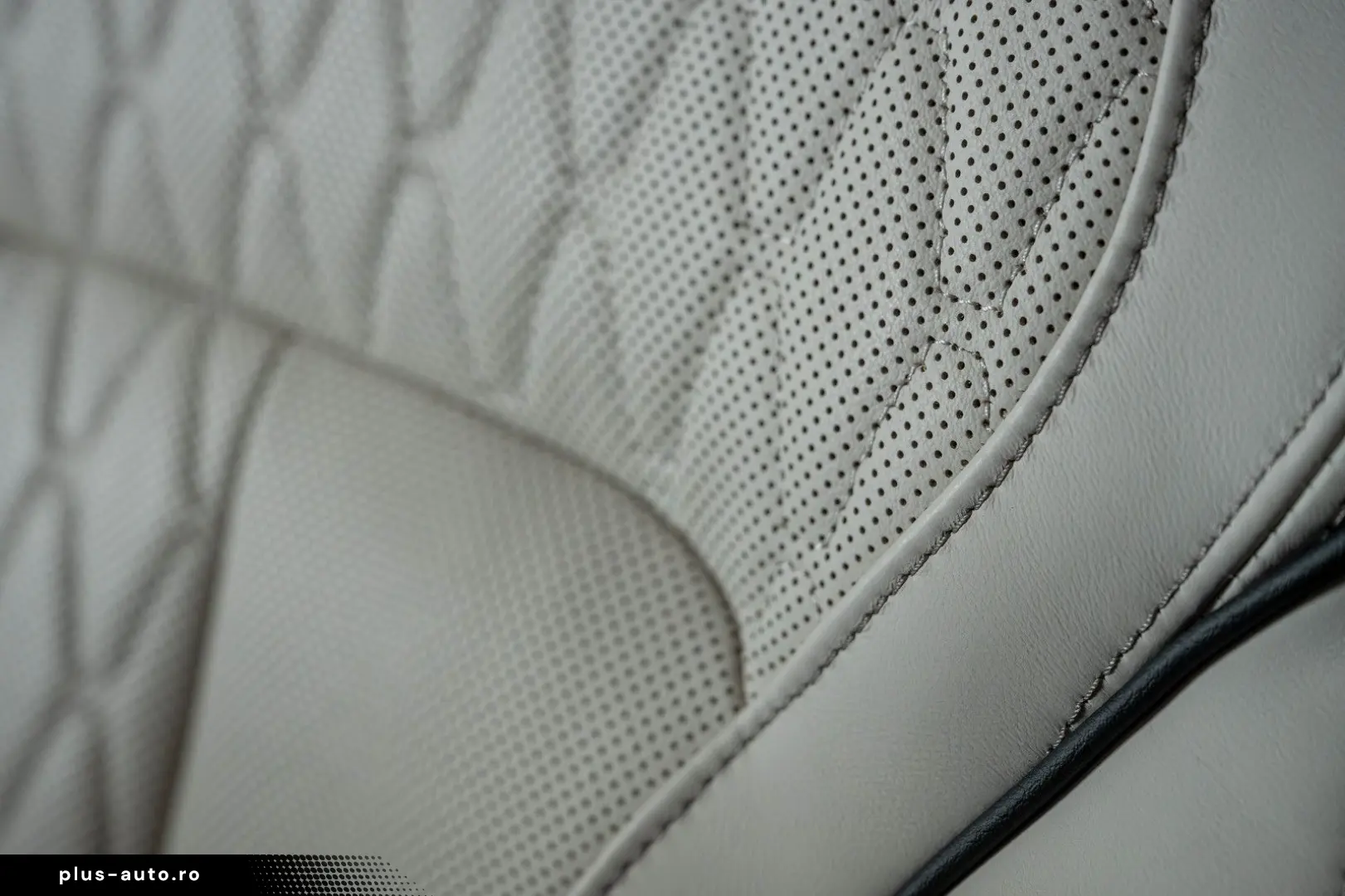 BMW X5 M60i PROFESSIONAL CARBON GLAS SKY MERINO B&W