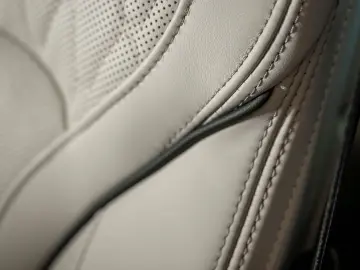 BMW X5 M60i PROFESSIONAL CARBON GLAS SKY MERINO B&W