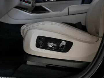 BMW X5 M60i PROFESSIONAL CARBON GLAS SKY MERINO B&W