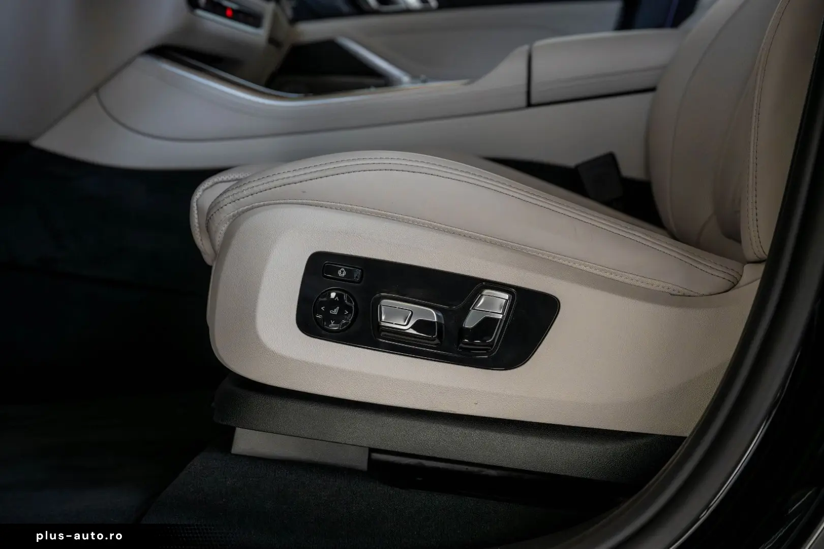 BMW X5 M60i PROFESSIONAL CARBON GLAS SKY MERINO B&W