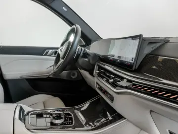 BMW X5 M60i PROFESSIONAL CARBON GLAS SKY MERINO B&W