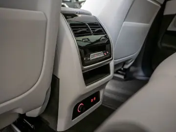 BMW X5 M60i PROFESSIONAL CARBON GLAS SKY MERINO B&W