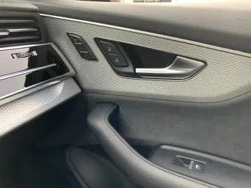 AUDI Q8 50 RSQ8-S-Line