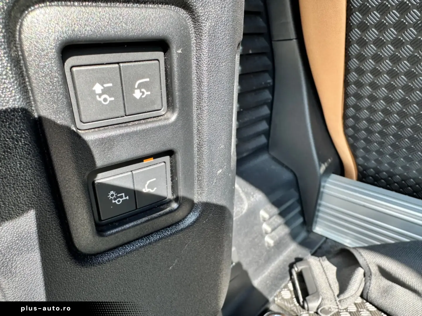 LAND ROVER Defender 90 V8   Black Pack Leder Tan Ebony ACC