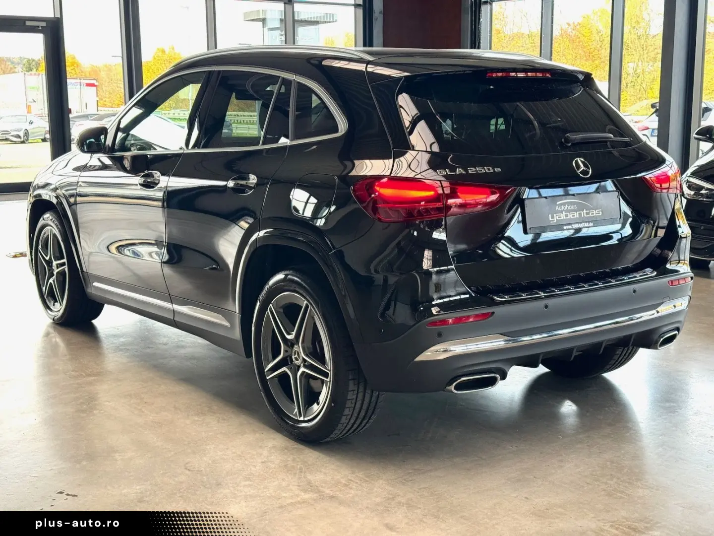 MERCEDES-BENZ GLA 250 e AMG KEYLESS-GO Distronic Kamera IHC