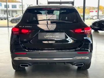 MERCEDES-BENZ GLA 250 e AMG KEYLESS-GO Distronic Kamera IHC