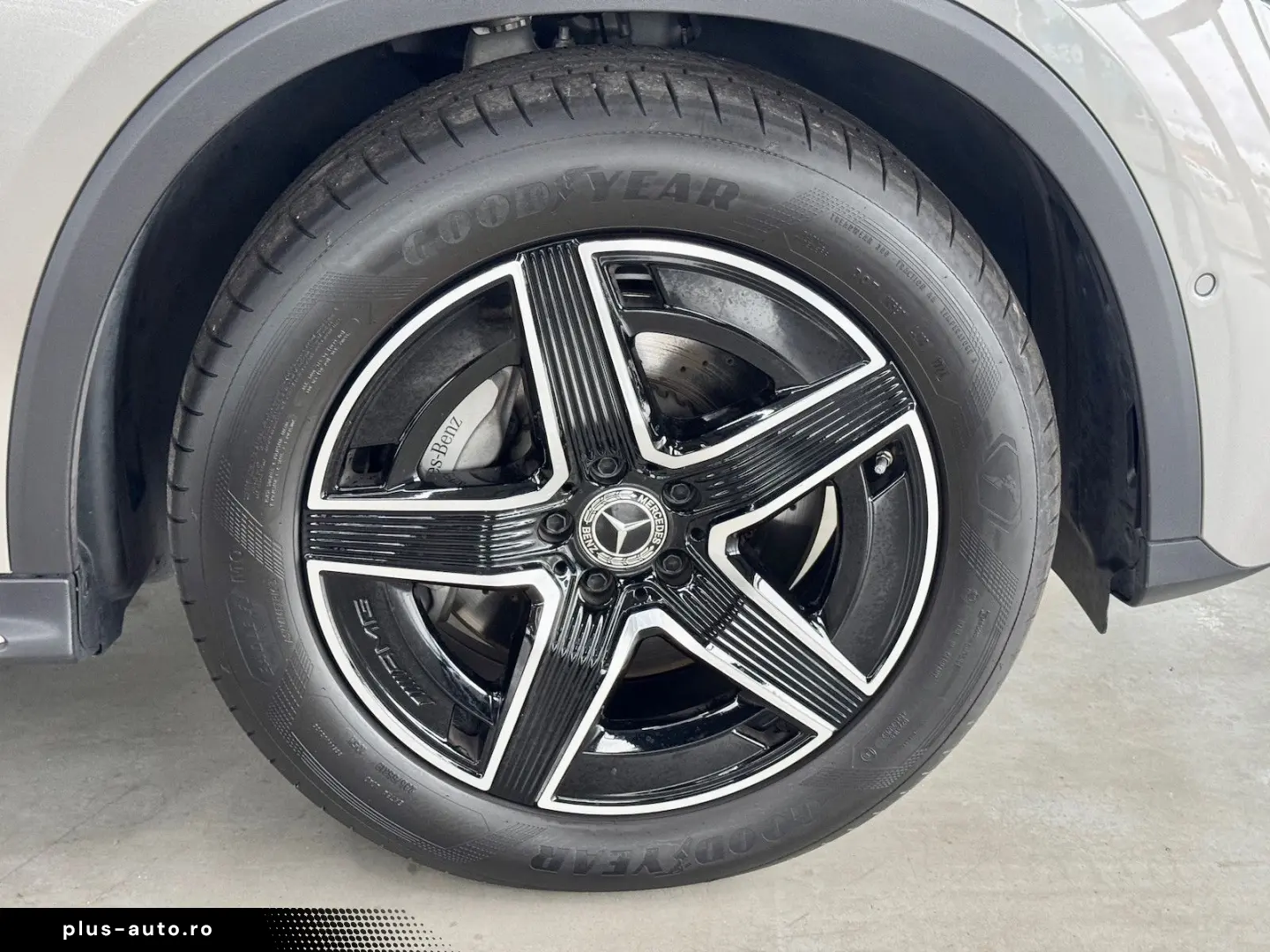 MERCEDES-BENZ GLC 300 d 4M AMG Night Pano Head-up 36&hellip;