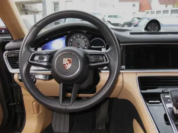 PORSCHE  Panamera 4 Platinium Edition