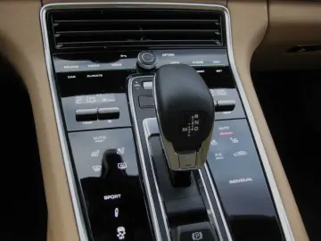 PORSCHE  Panamera 4 Platinium Edition