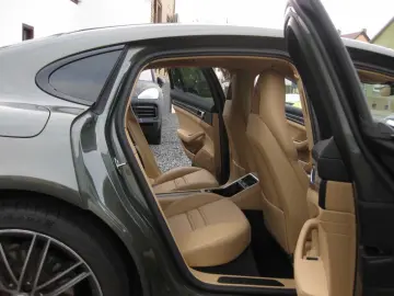 PORSCHE  Panamera 4 Platinium Edition