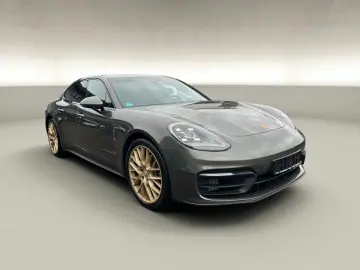 PORSCHE Panamera 4 Platinum Edition