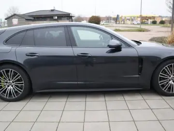 PORSCHE Panamera Sport Turismo 4 E-Hybrid Platinum Edition