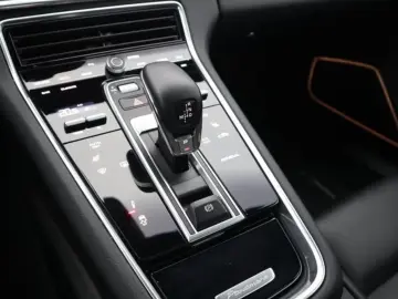 PORSCHE Panamera Sport Turismo 4 E-Hybrid Platinum Edition