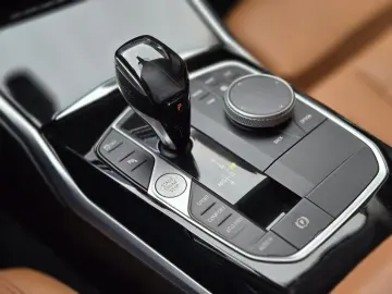 BMW 320d xDrive 190CP Sport Line