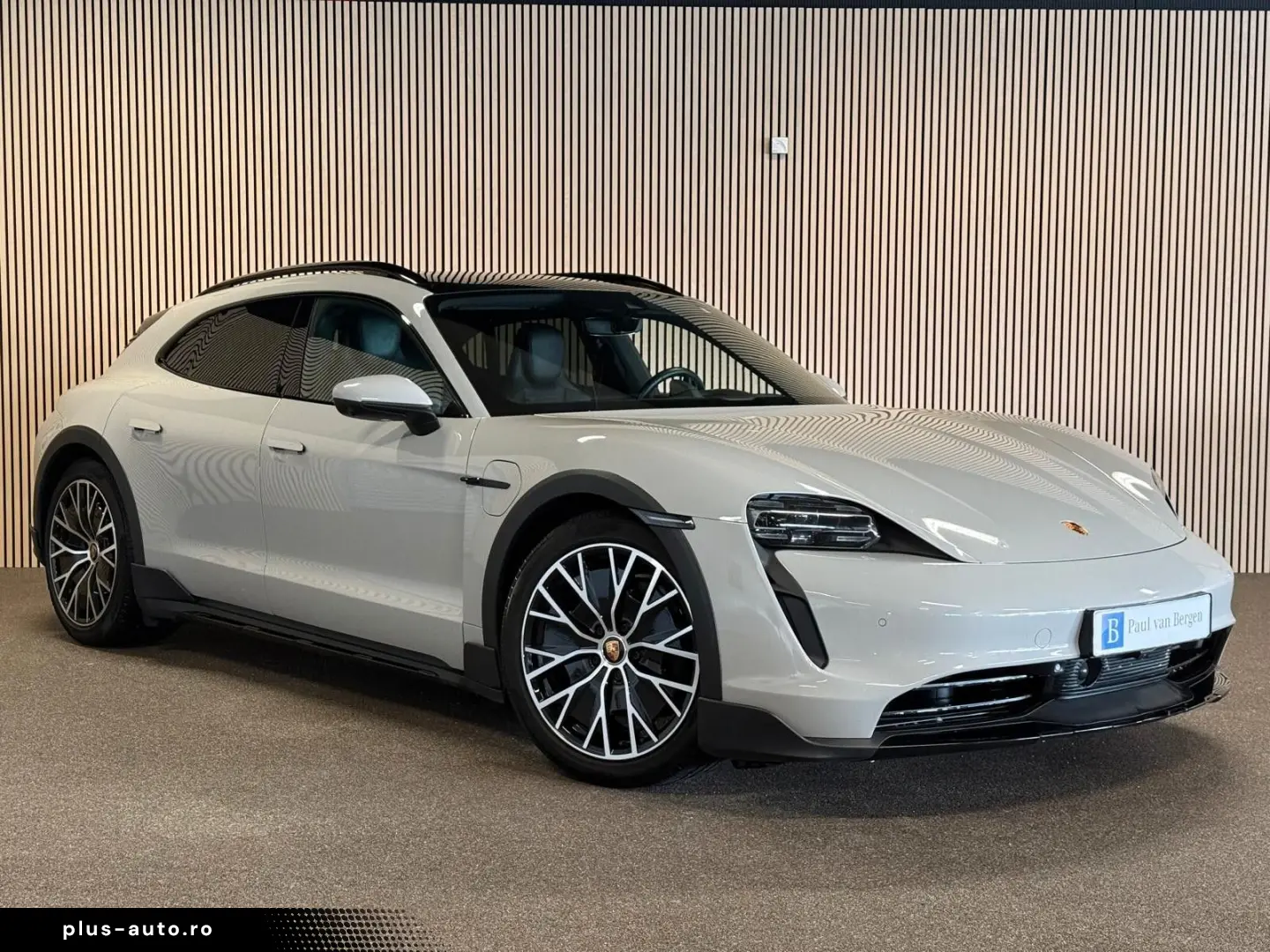 PORSCHE Cross Turismo 4