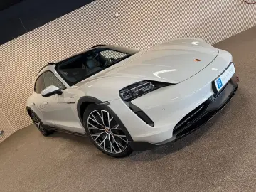 PORSCHE Cross Turismo 4