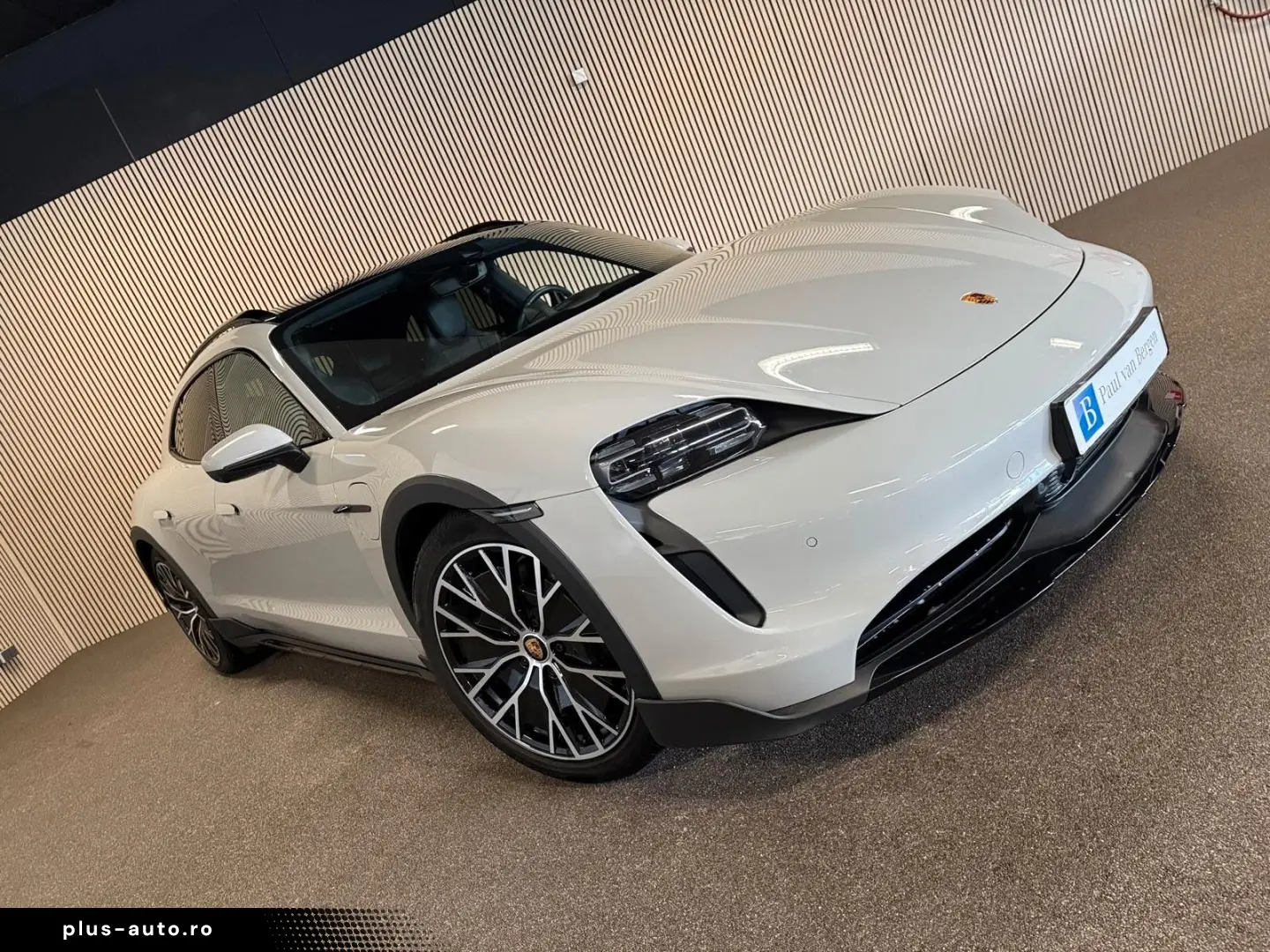 PORSCHE Cross Turismo 4