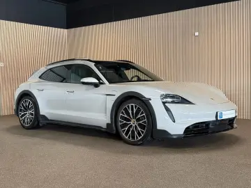 PORSCHE Cross Turismo 4