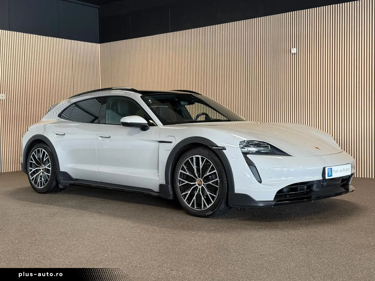 PORSCHE Cross Turismo 4