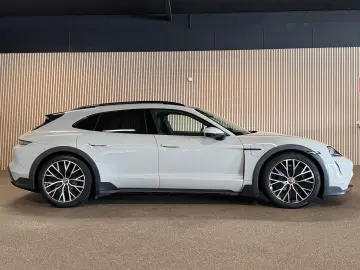 PORSCHE Cross Turismo 4