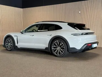 PORSCHE Cross Turismo 4