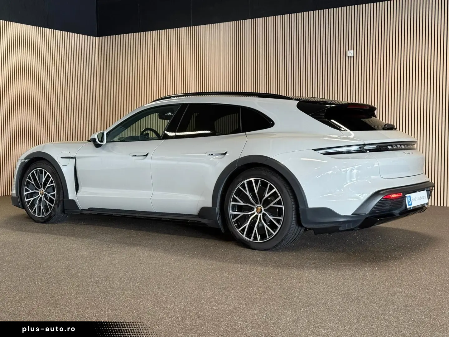 PORSCHE Cross Turismo 4