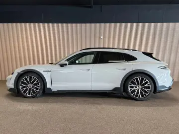 PORSCHE Cross Turismo 4