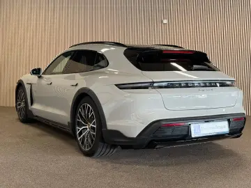 PORSCHE Cross Turismo 4