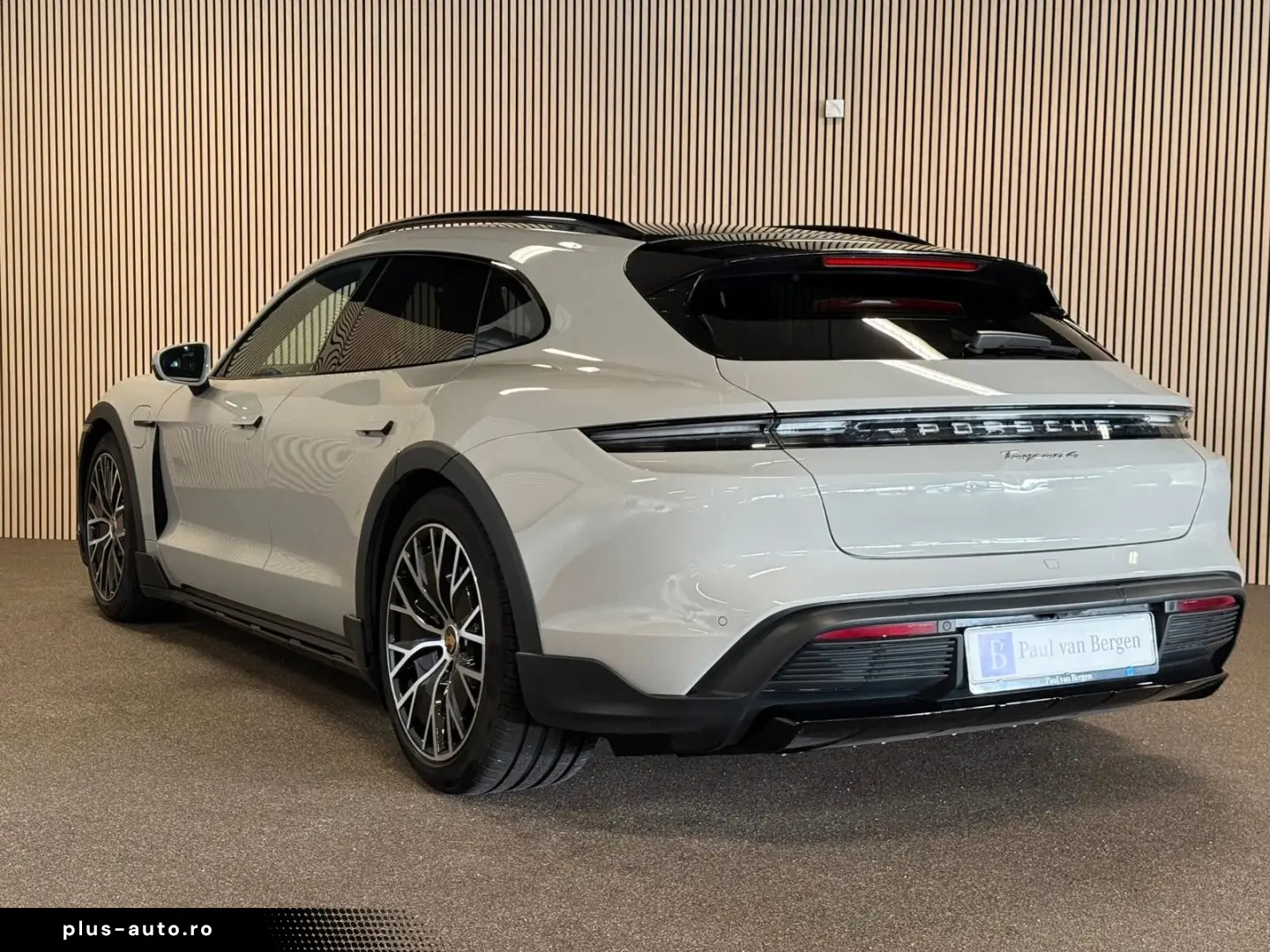 PORSCHE Cross Turismo 4