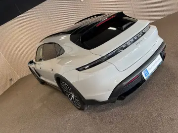 PORSCHE Cross Turismo 4