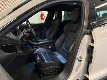 PORSCHE Cross Turismo 4