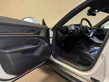 PORSCHE Cross Turismo 4