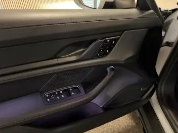 PORSCHE Cross Turismo 4