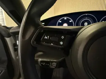 PORSCHE Cross Turismo 4