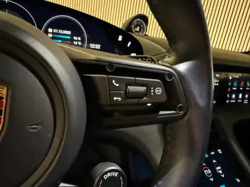 PORSCHE Cross Turismo 4