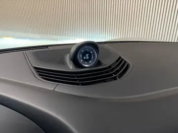 PORSCHE Cross Turismo 4