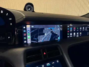 PORSCHE Cross Turismo 4