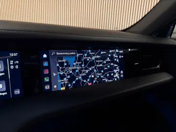 PORSCHE Cross Turismo 4