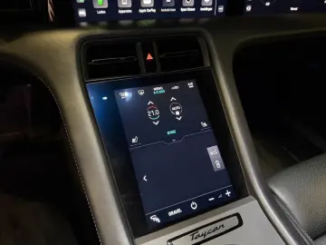 PORSCHE Cross Turismo 4